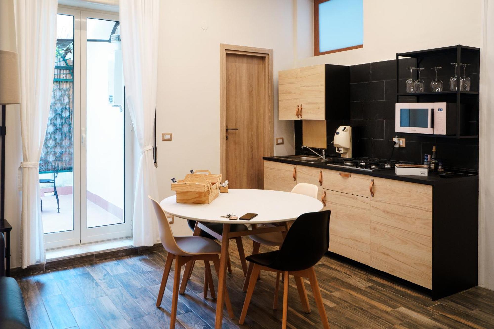 Chiatamone Relais Apartment Napoli Bagian luar foto