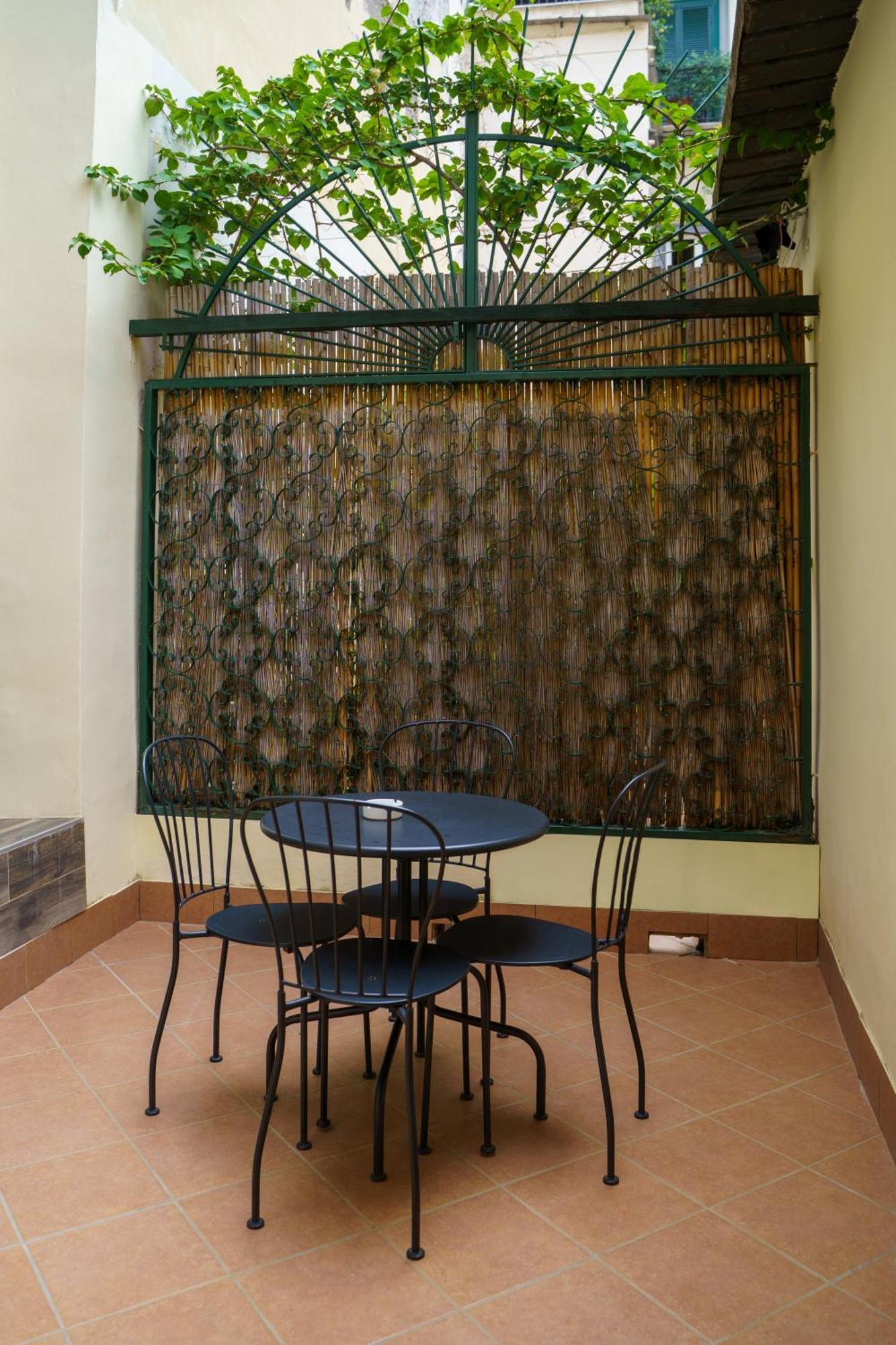 Chiatamone Relais Apartment Napoli Bagian luar foto