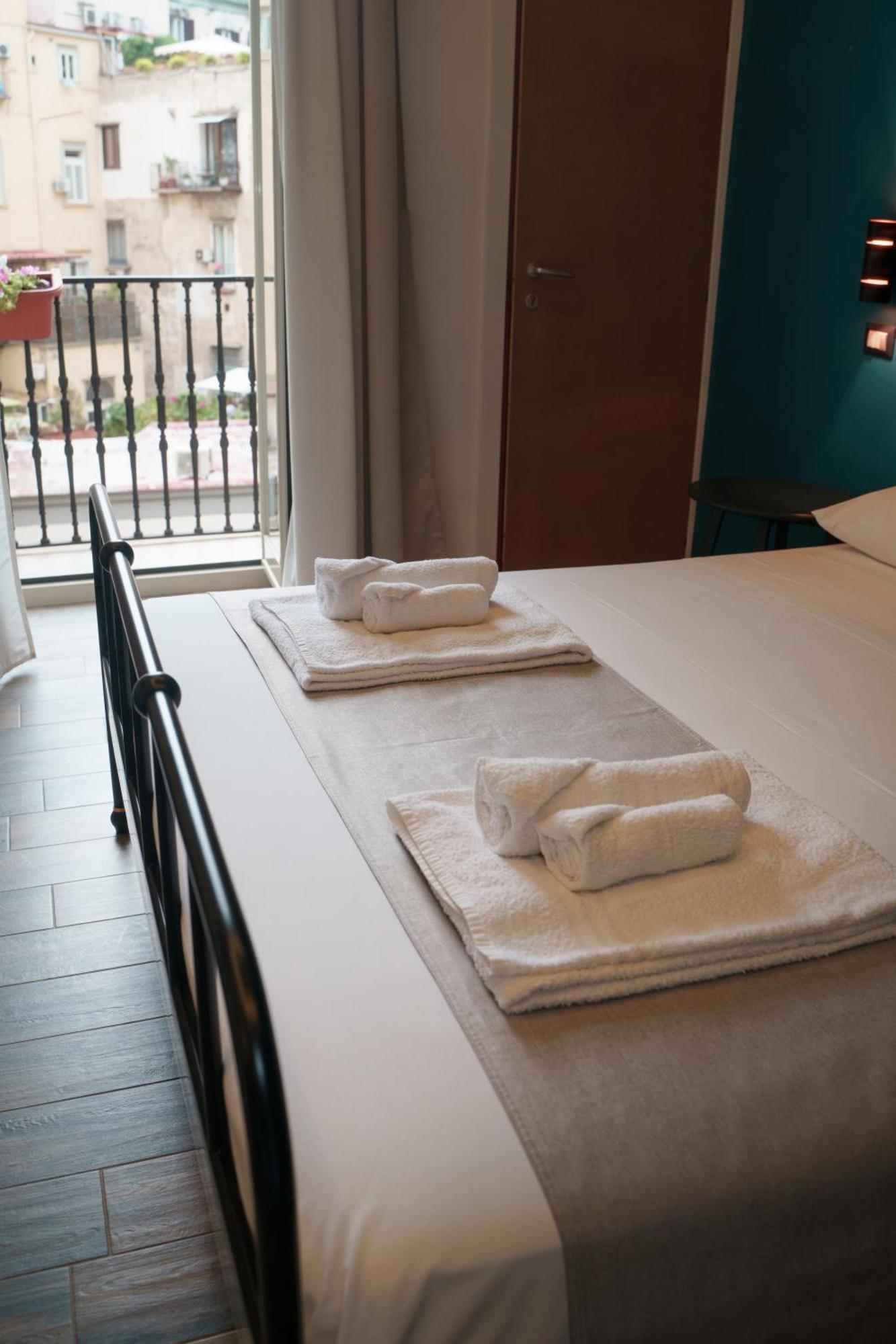 Chiatamone Relais Apartment Napoli Bagian luar foto