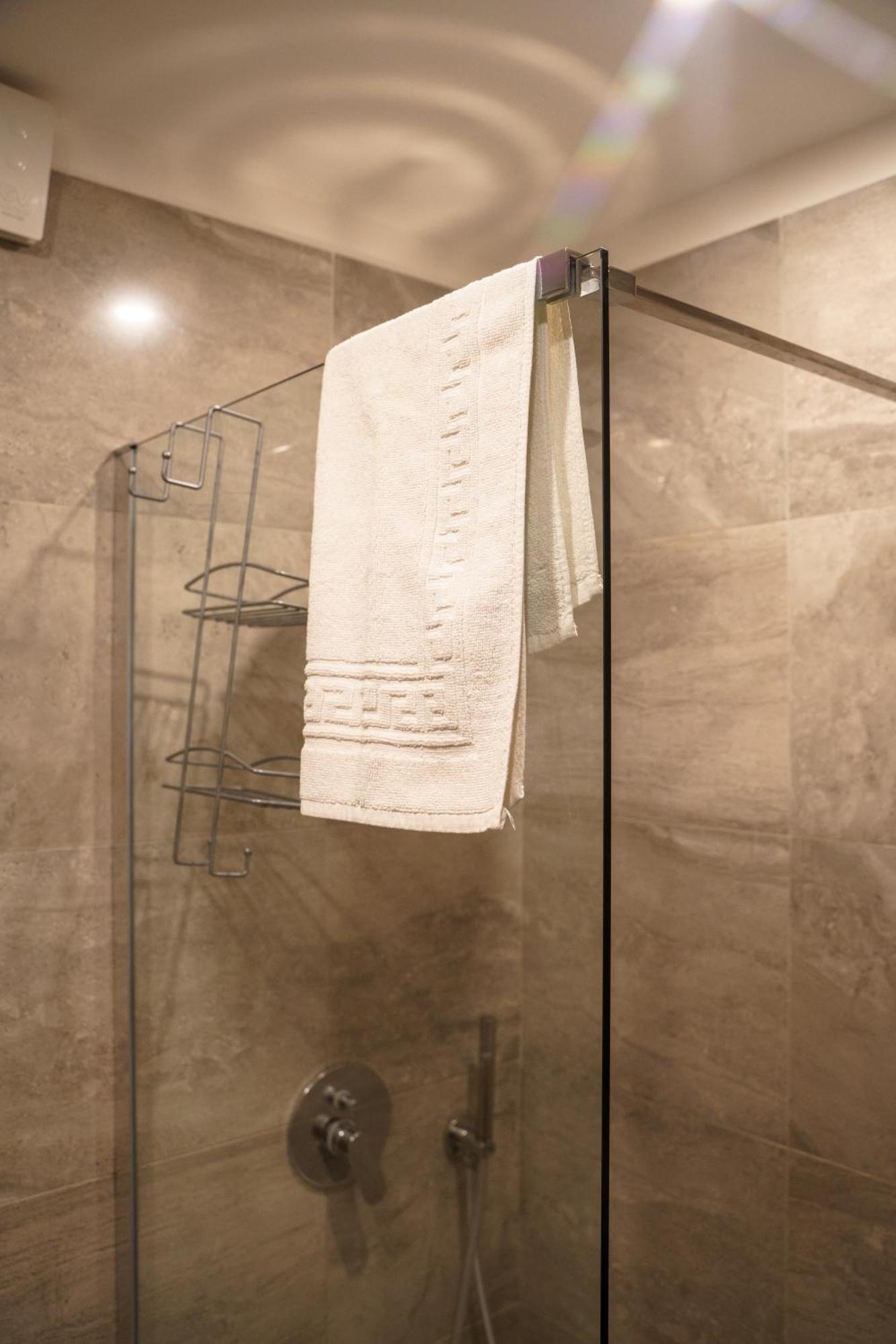 Chiatamone Relais Apartment Napoli Bagian luar foto