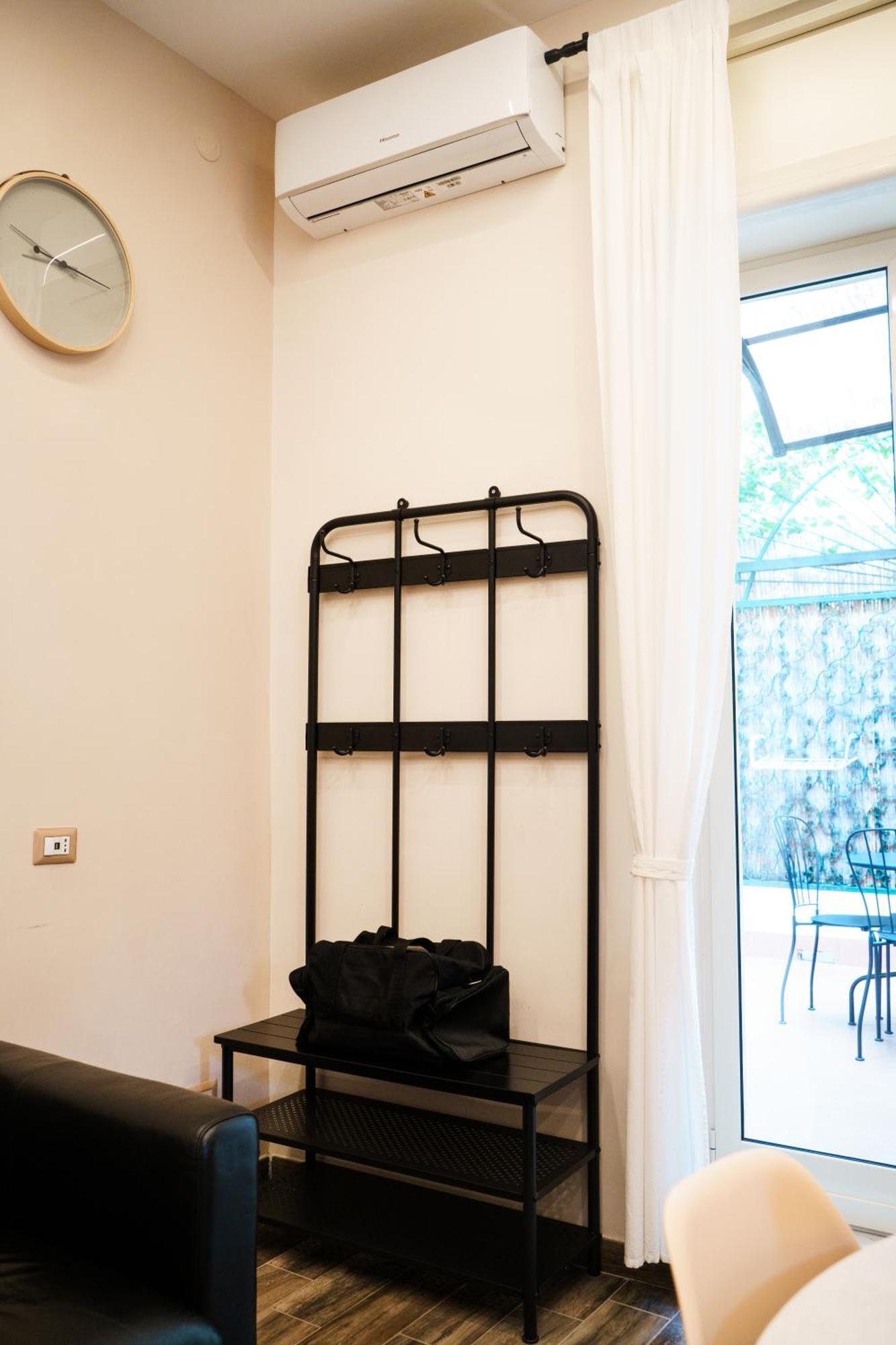 Chiatamone Relais Apartment Napoli Bagian luar foto