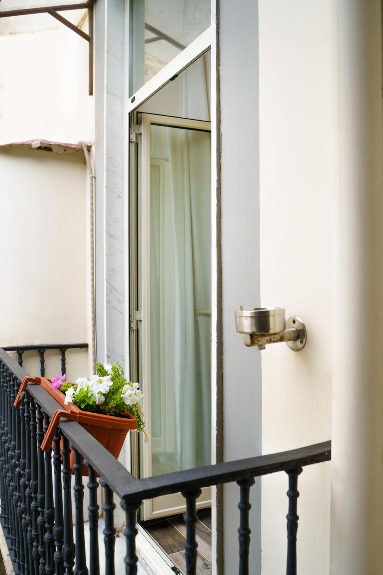 Chiatamone Relais Apartment Napoli Bagian luar foto