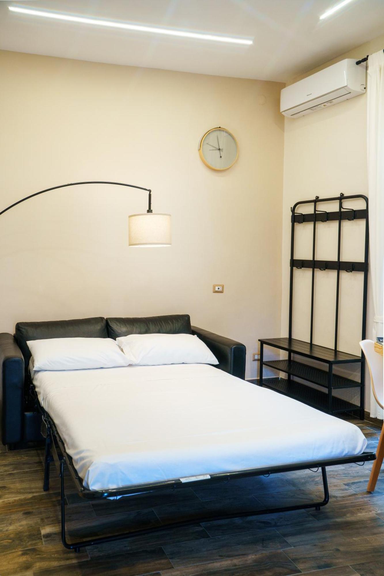 Chiatamone Relais Apartment Napoli Bagian luar foto